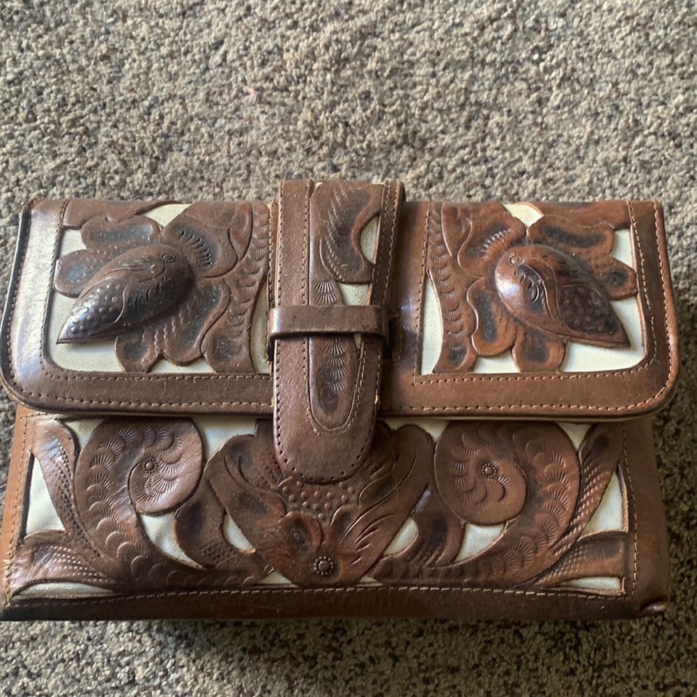 Beautiful vintage brown bag.